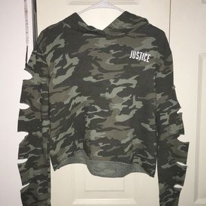 Camo hoodie with arm slits on the side